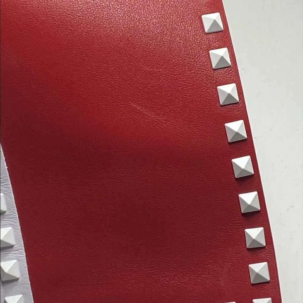 Valentino Garavani Free Rockstud Flat Pouch